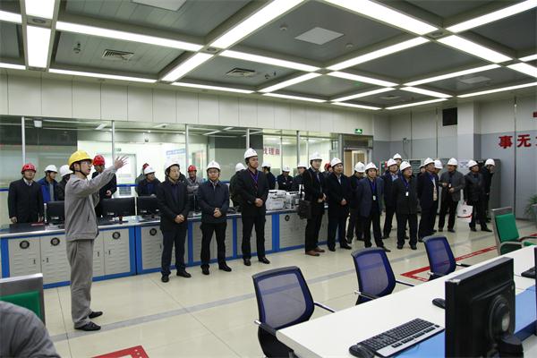 参观集控室.JPG