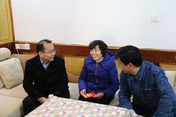 慰问宋春香.jpg
