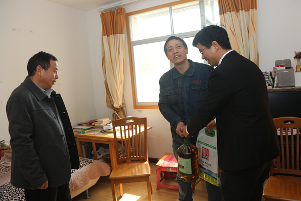 慰问李书喜.jpg