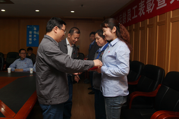 图片二：颁奖.jpg