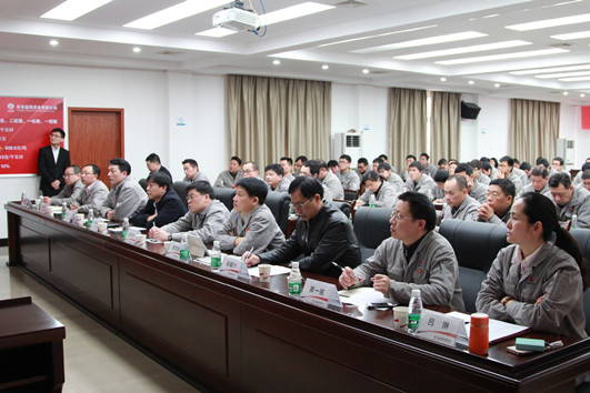 评委们认真评审.jpg