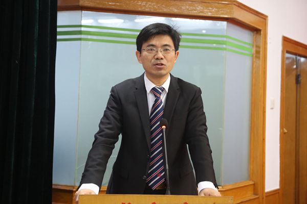 图片三:田海军作总经理工作报告.jpg
